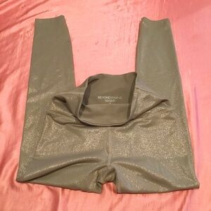 Heather Rib Shine High Waisted Midi Legging Small